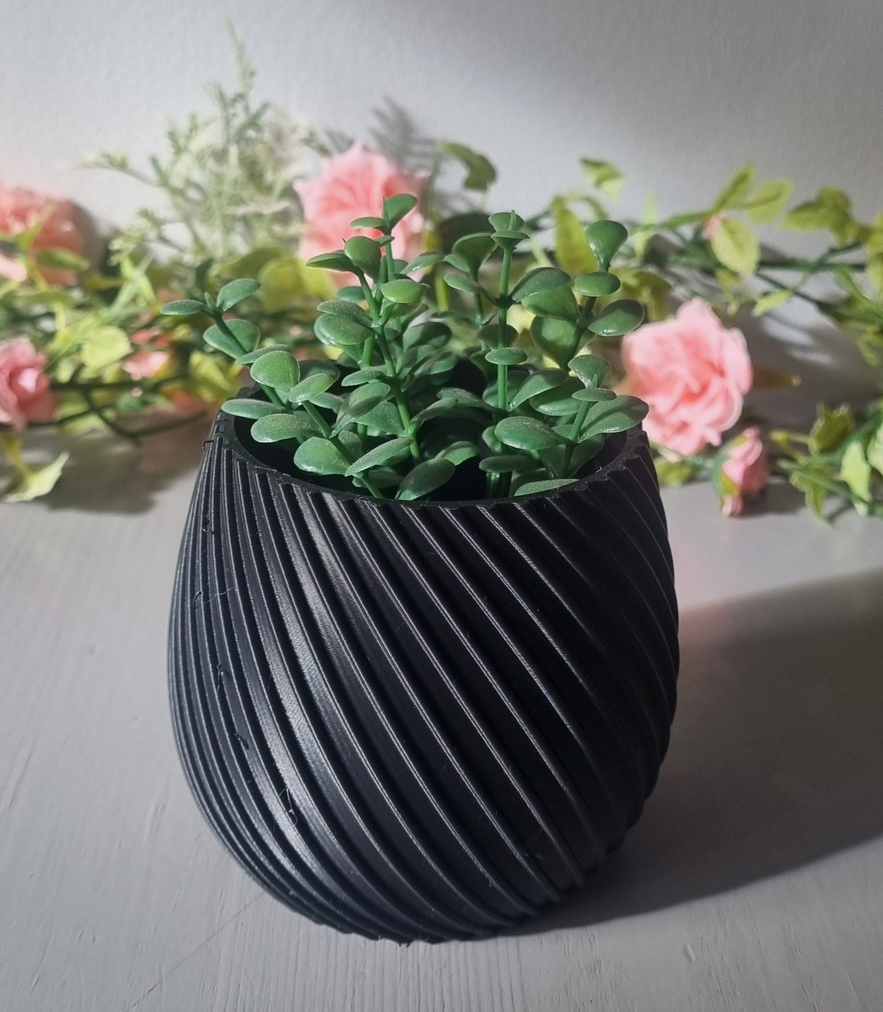 Small black plant pot