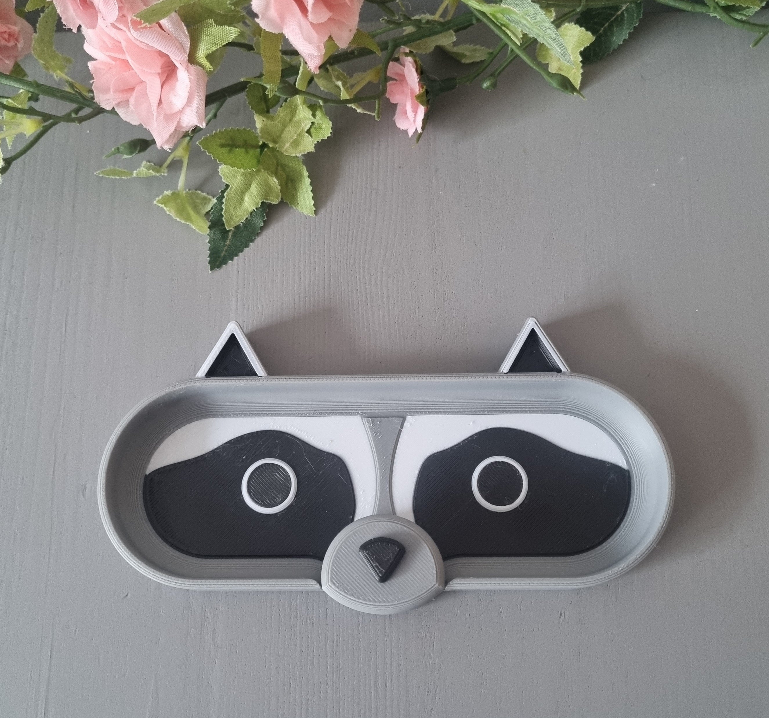 Racoon glasses tray